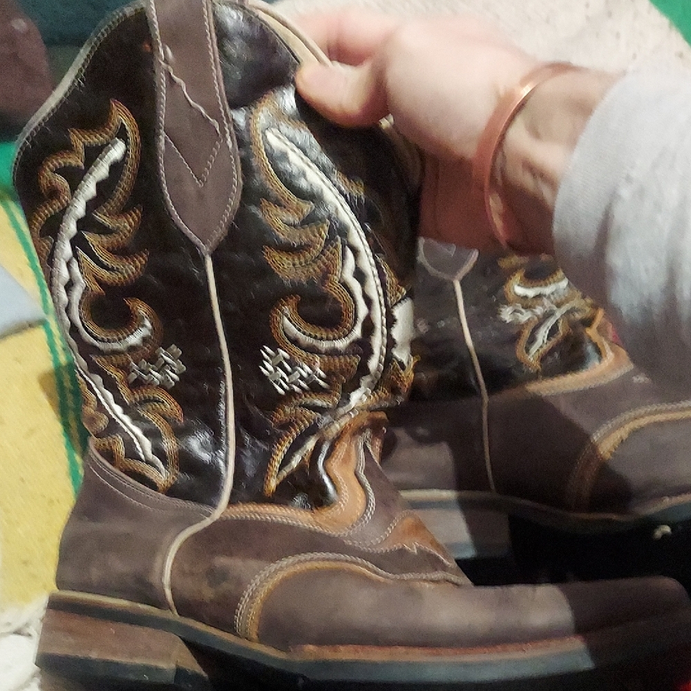 Ultra Trendy. Detailed Brown Leather Cowboy Boots. Vintage. Size 9.